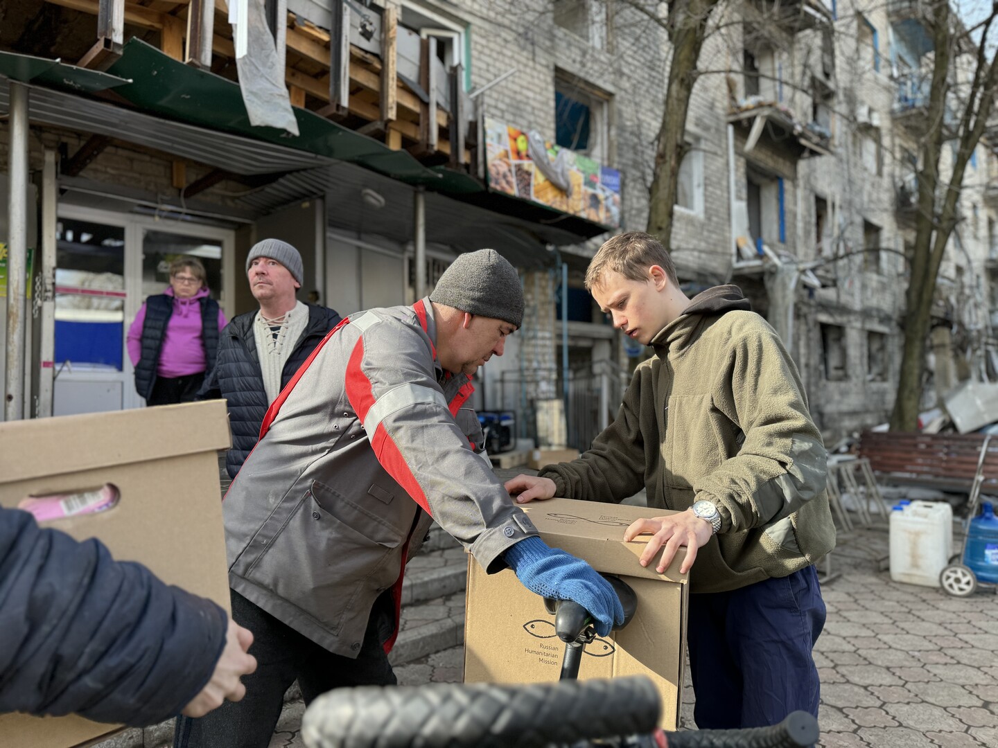 РГМ доставила в Авдеевку 200 гумнаборов, спальные мешки и генератор, помощь  собрана в Белоруссии - Эксклюзив - ДАН