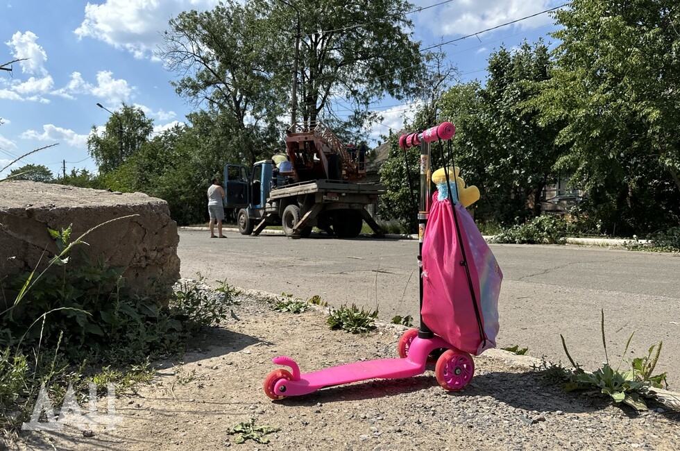 Фото: Донецкое агентство новостей. Место обстрела в Горловке, где сегодня была ранена девочка