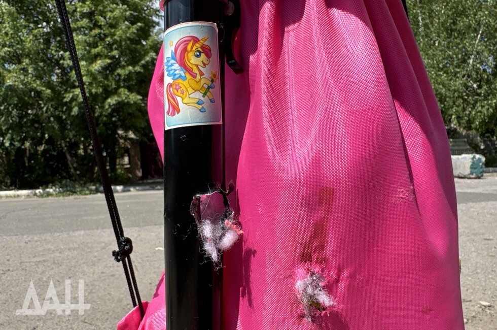 Фото: Донецкое агентство новостей. Место обстрела в Горловке, где сегодня была ранена девочка