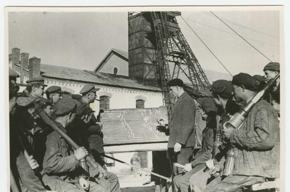 Донбасс. Алексей Стаханов с шахтерами, 1935 год. Фото: russiainphoto.ru