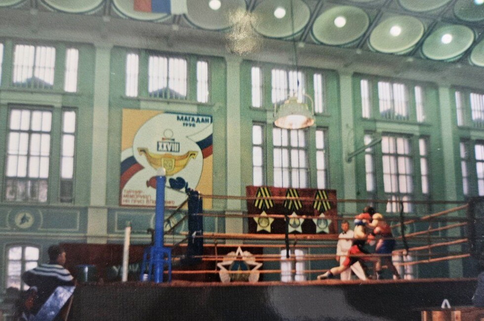 Турнир им. Попенченко в Магадане, 1998, Павел в атаке. Фото из личного архива Павла Найденова