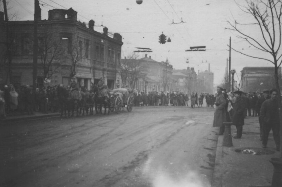 Вид на улицу оккупированного Сталино (Донецка). Фото: Waralbum.ru/Общественное достояние