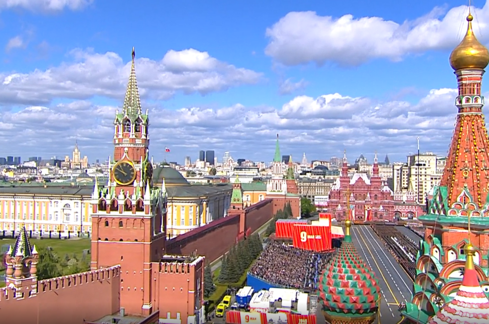 Скриншот трансляции Парада Победы 9 мая 2025