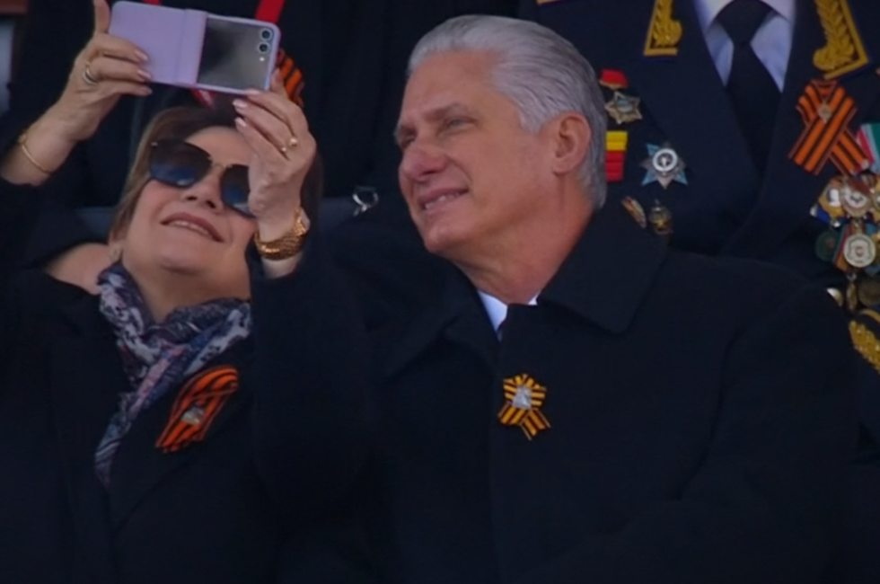 Скриншот трансляции Парада Победы 9 мая 2025