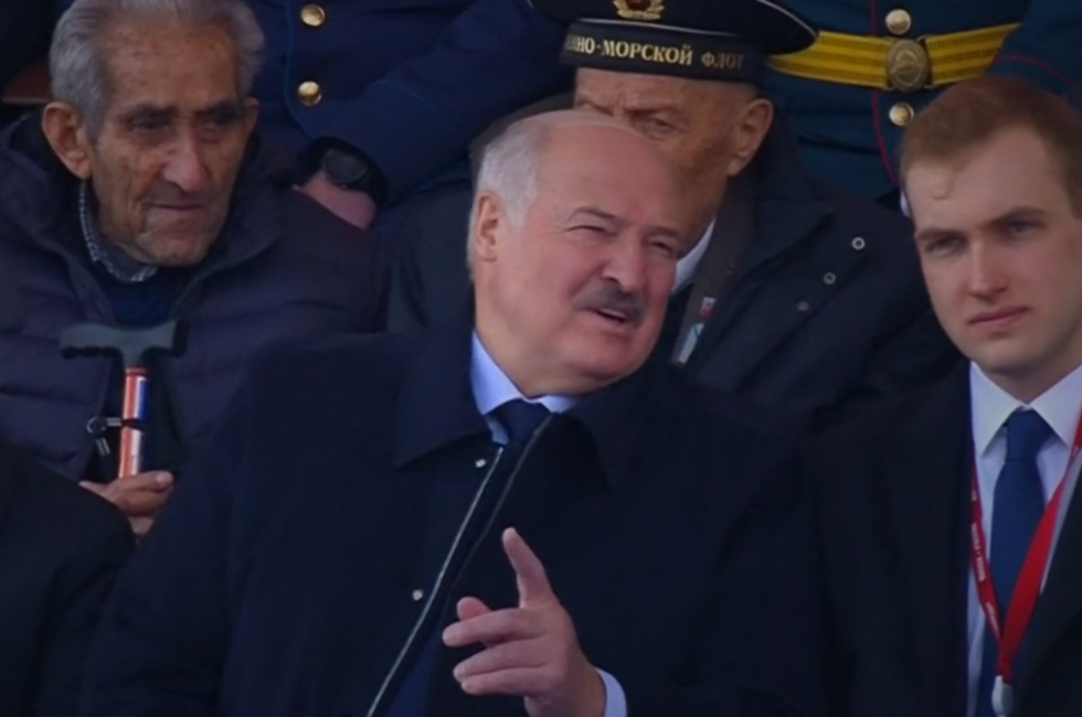 Скриншот трансляции Парада Победы 9 мая 2025