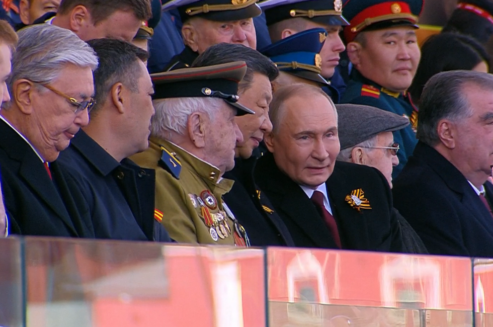 Скриншот трансляции Парада Победы 9 мая 2025