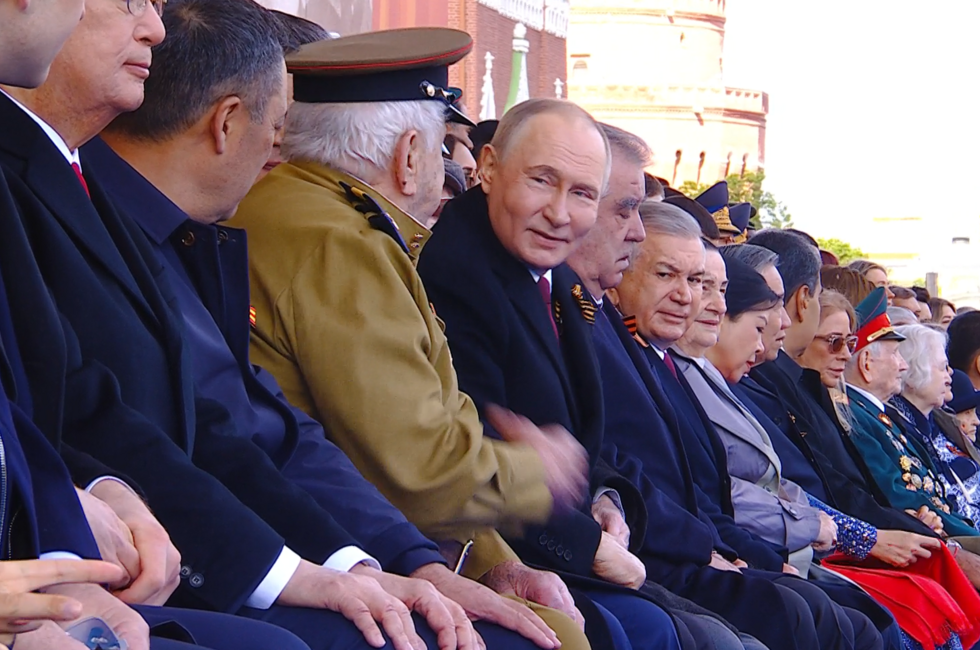 Скриншот трансляции Парада Победы 9 мая 2025