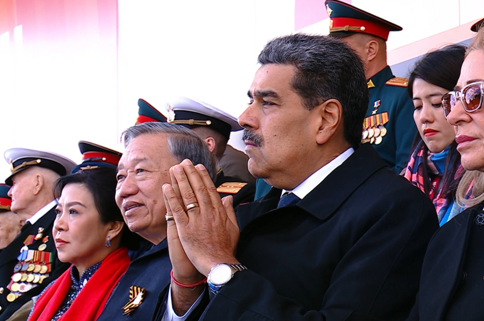 Скриншот трансляции Парада Победы 9 мая 2025