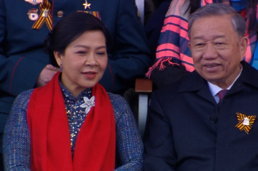 Скриншот трансляции Парада Победы 9 мая 2025