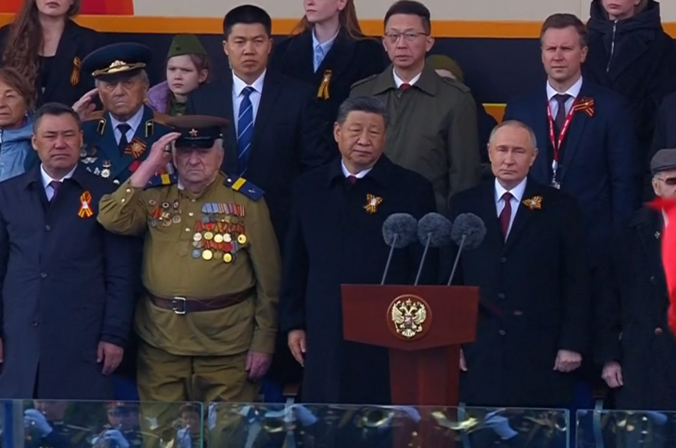 Скриншот трансляции Парада Победы 9 мая 2025