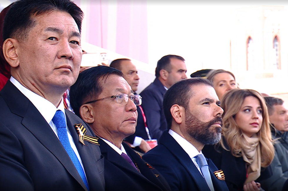 Скриншот трансляции Парада Победы 9 мая 2025