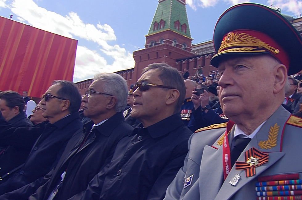 Скриншот трансляции Парада Победы 9 мая 2025