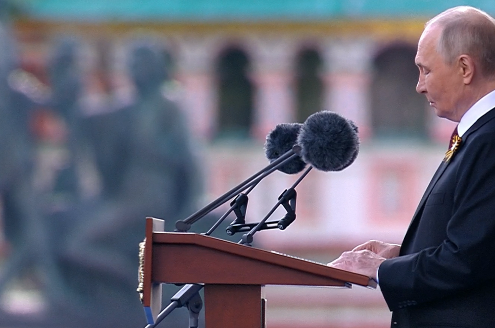 Скриншот трансляции Парада Победы 9 мая 2025