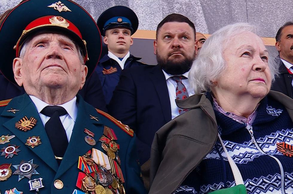 Скриншот трансляции Парада Победы 9 мая 2025