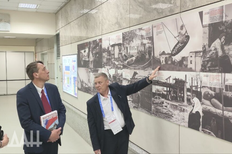 Эксперты из Франции Жак Огар и Себастьян Перимони. Фото: Донецкое агентство новостей