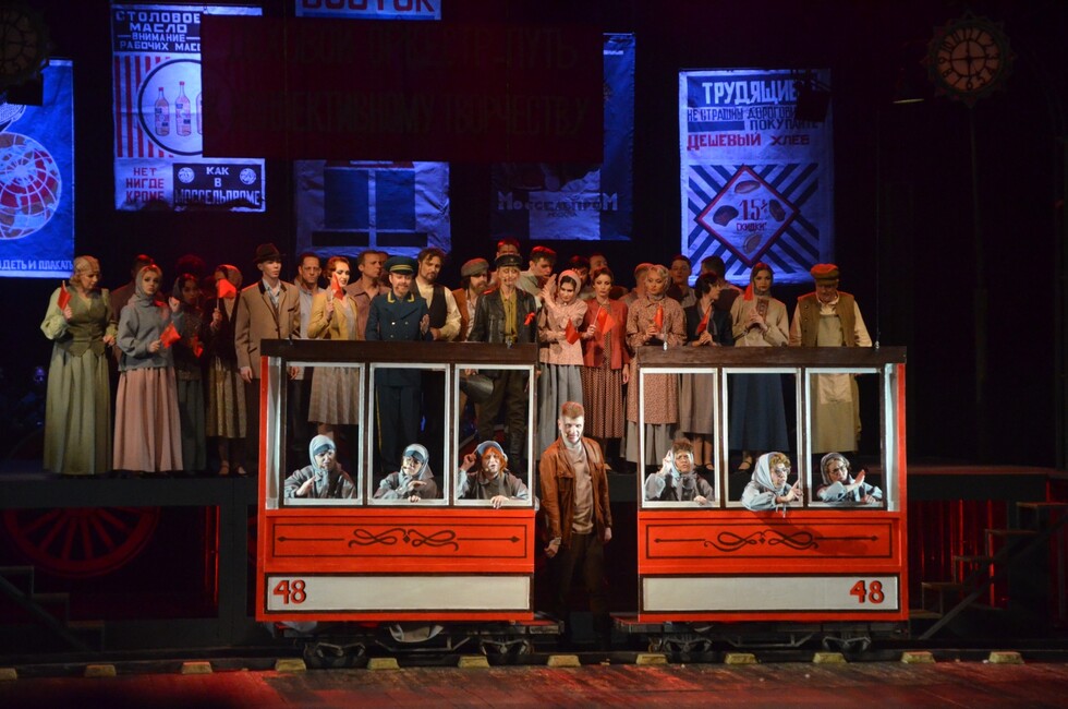 Фото: Донецкий государственный академический музыкально-драматический театр имени М.М. Бровуна