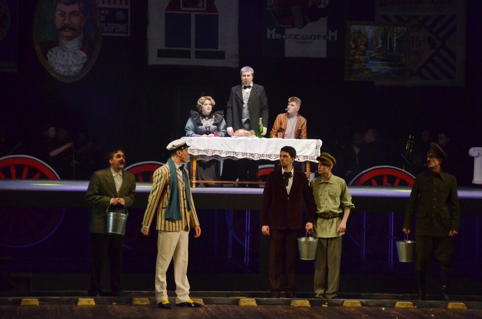 Фото: Донецкий государственный академический музыкально-драматический театр имени М.М. Бровуна