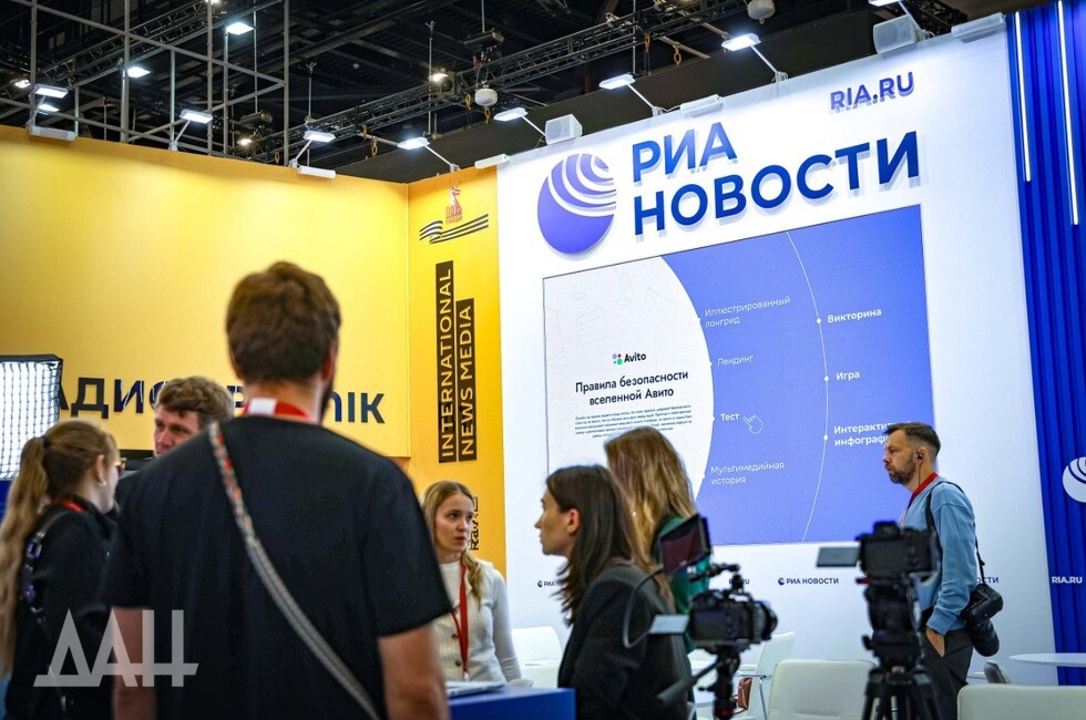 Орден «Победа» из живых цветов и атланты: Второй день ПМЭФ-2025 ...