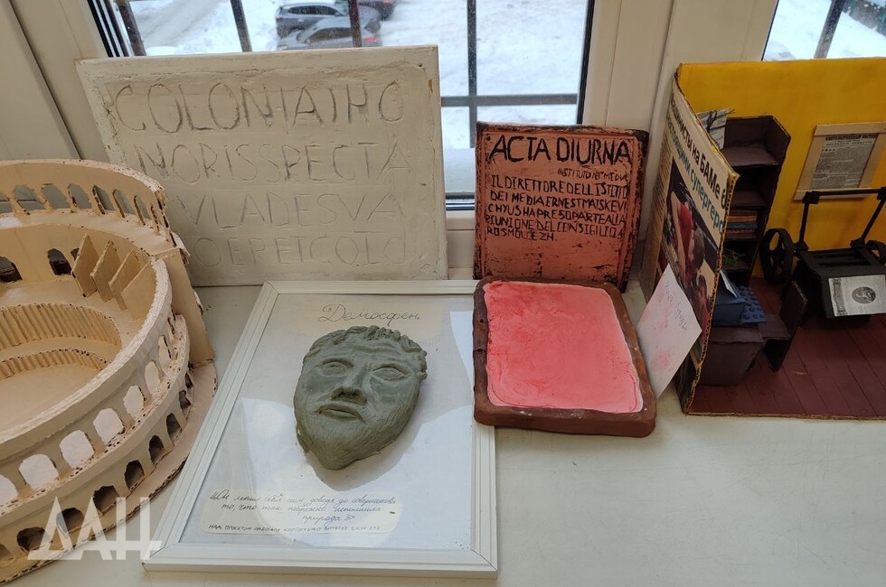 Работы студентов Григория Владимировича. Фото: Донецкое агентство новостей