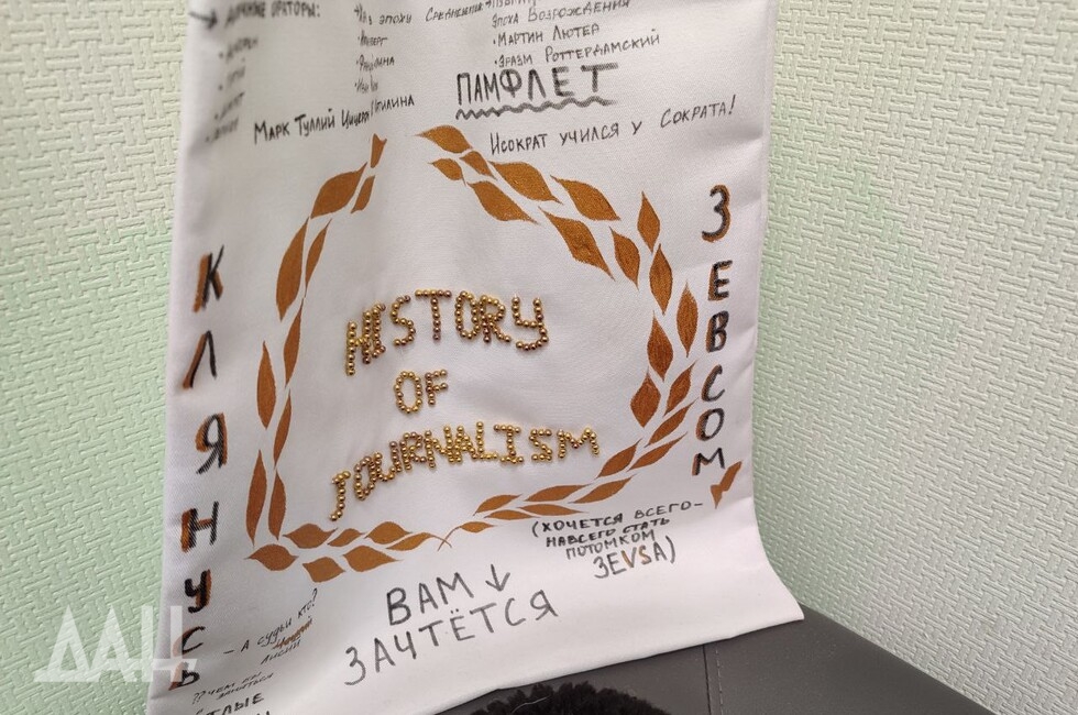 Работы студентов Григория Владимировича. Фото: Донецкое агентство новостей